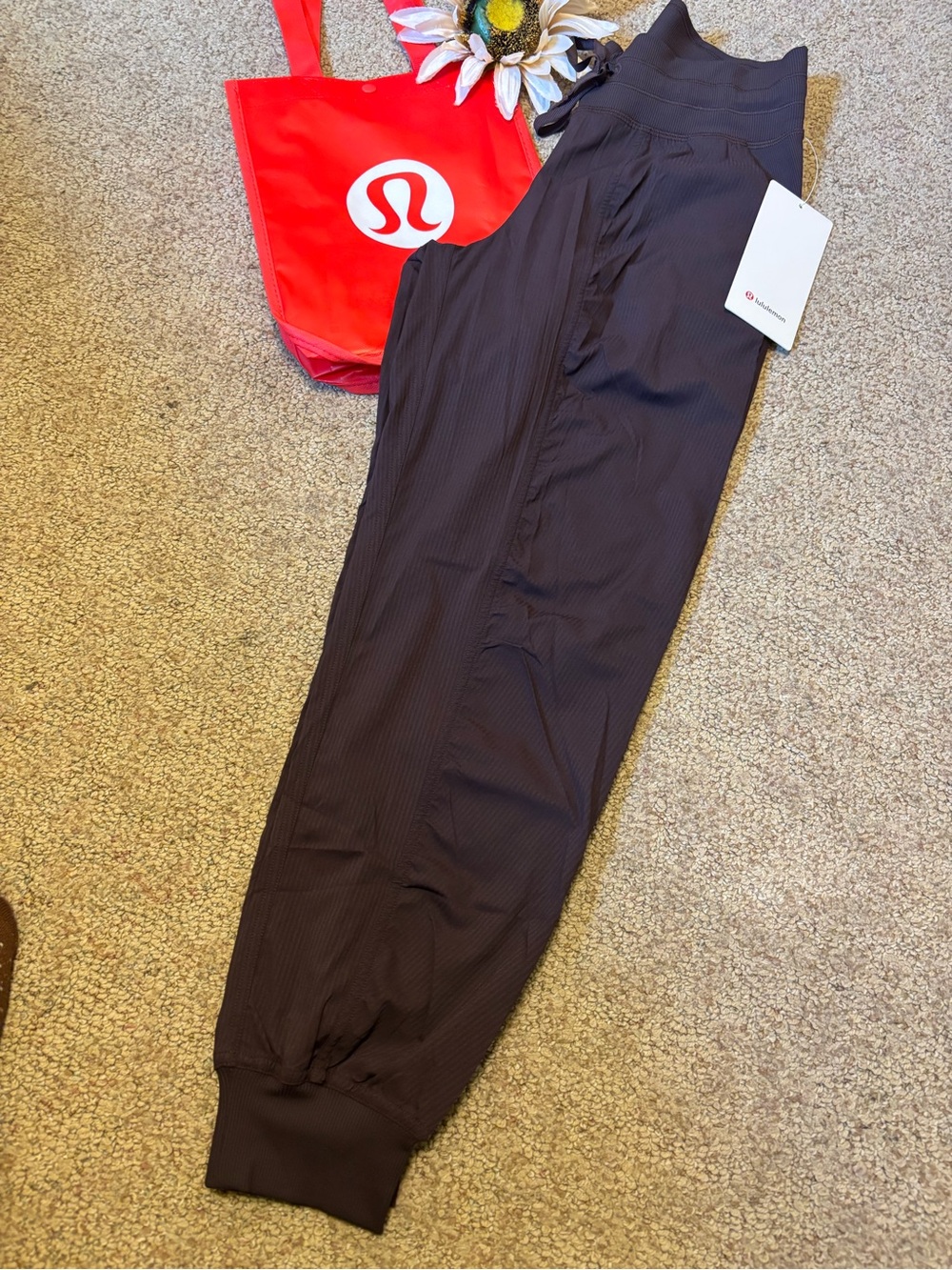 🆕Bnwt lululemon athletica dance studio mid rise Women's Dark Brown Track Joggers - Picture 7 of 15